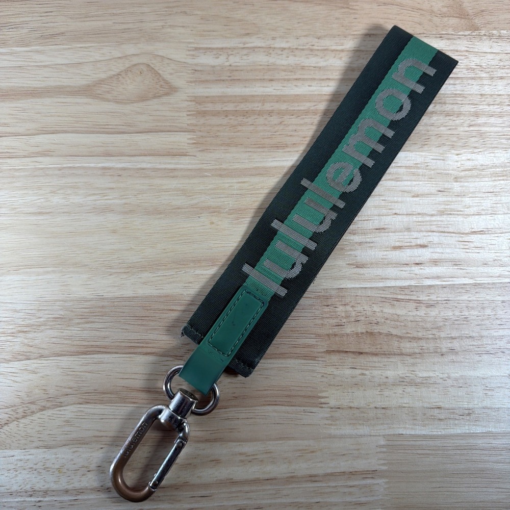 Lululemon Never Lost Keys Keychain Lanyard - Green